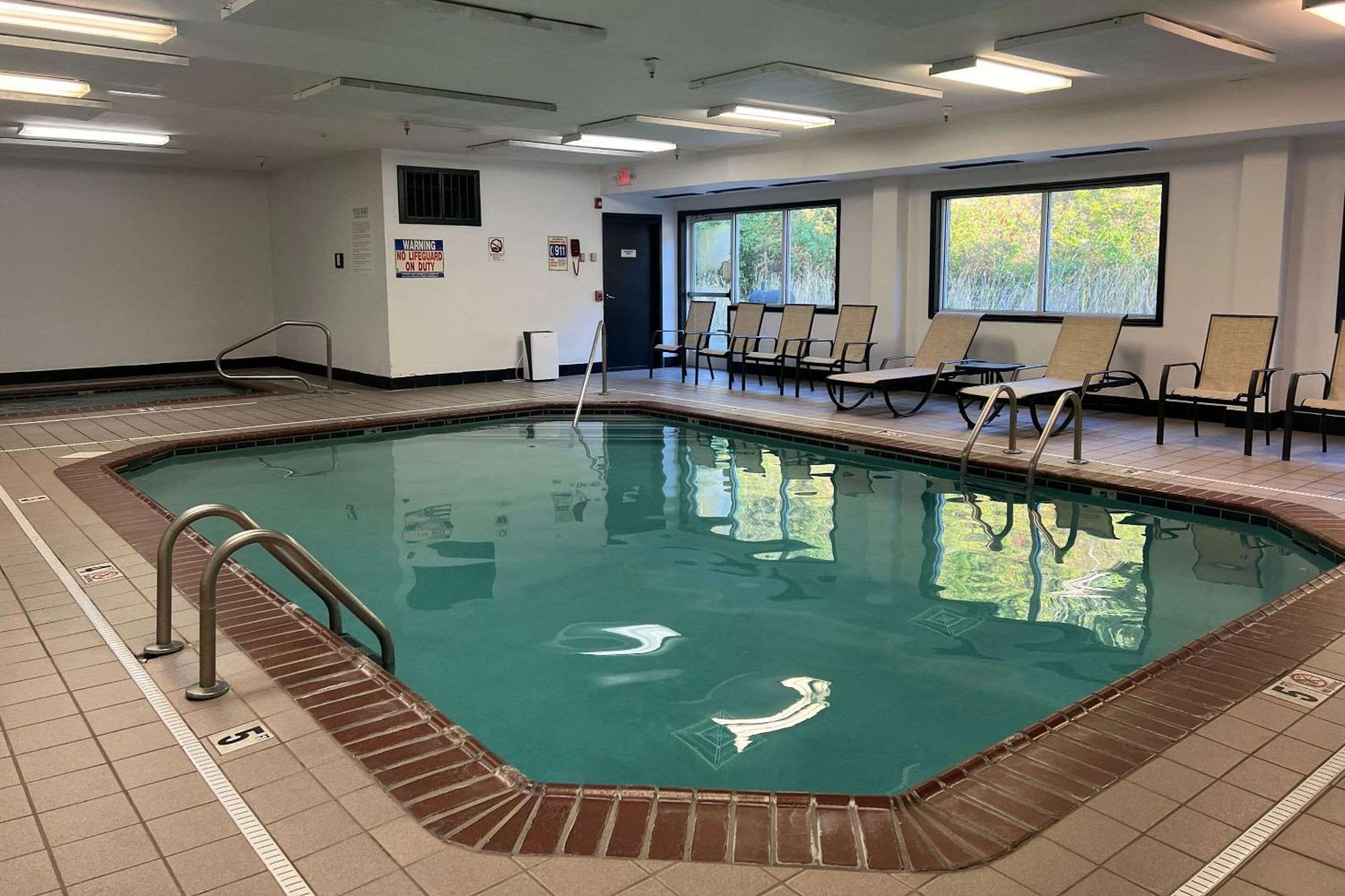 Quality Inn Huntington Extérieur photo